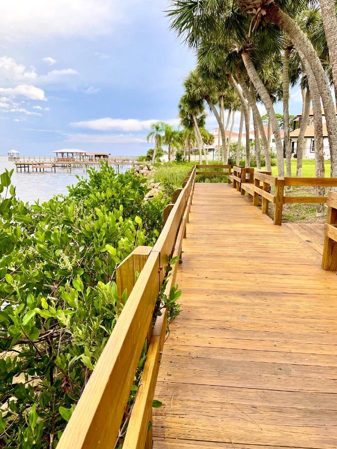 A Cozy Space Coast Retreat Тітусвілл Екстер'єр фото