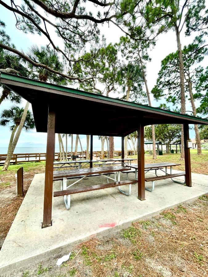 A Cozy Space Coast Retreat Тітусвілл Екстер'єр фото